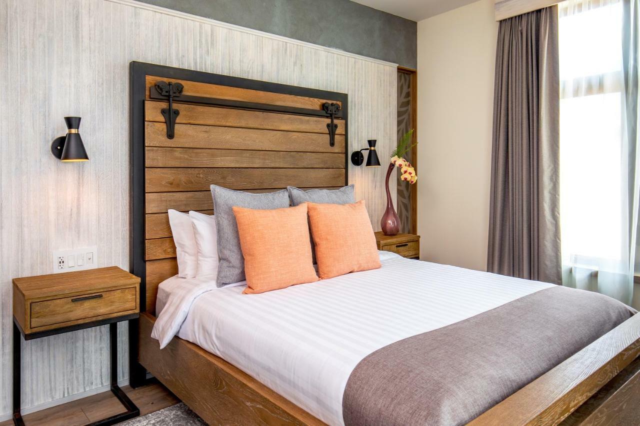 1868 Hotel 3*